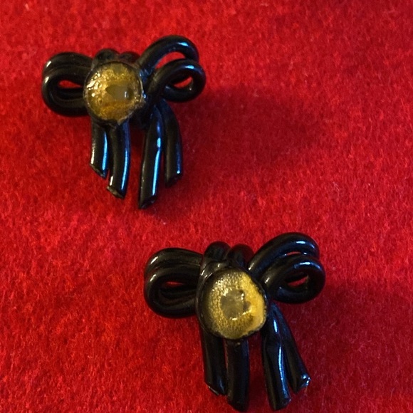 Black Art Deco Bow Design Earrings - Picture 9 of 12